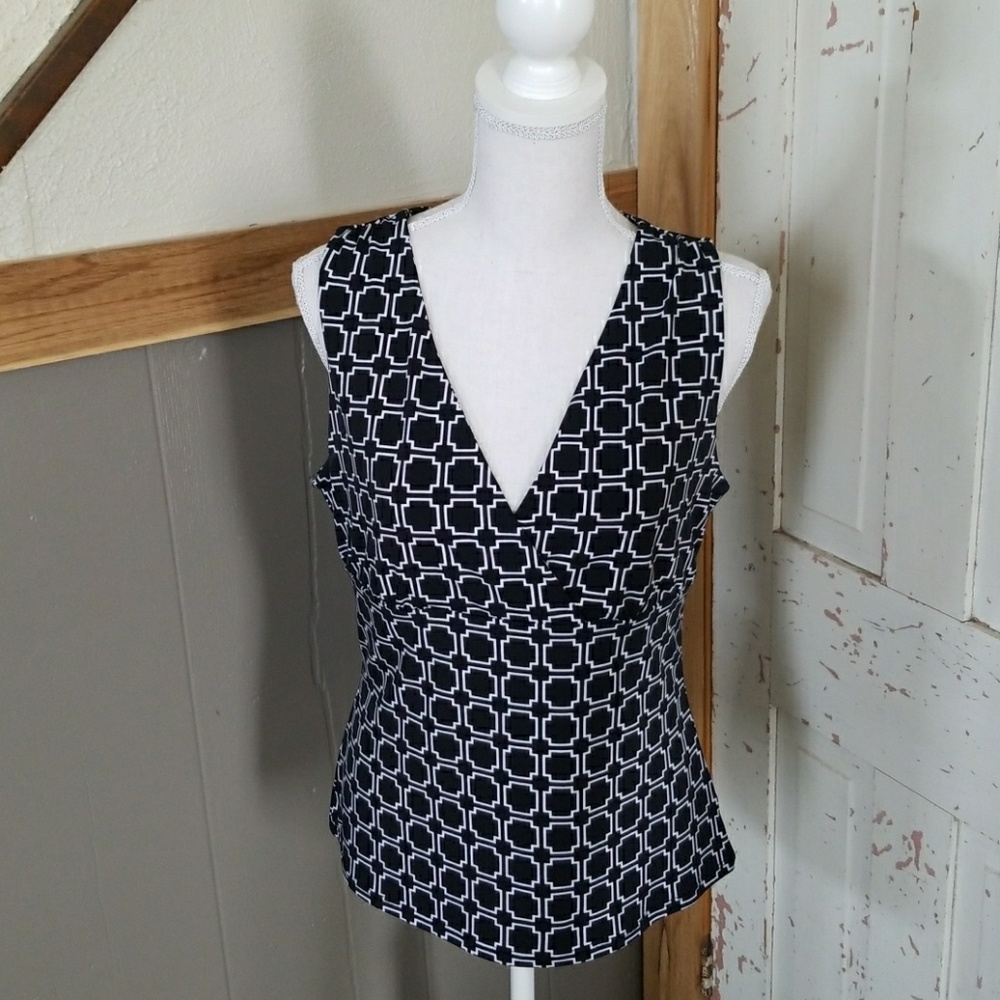 Sleeveless but simple super cute top!